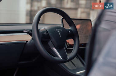 Седан Tesla Model 3 2022 в Чернівцях
