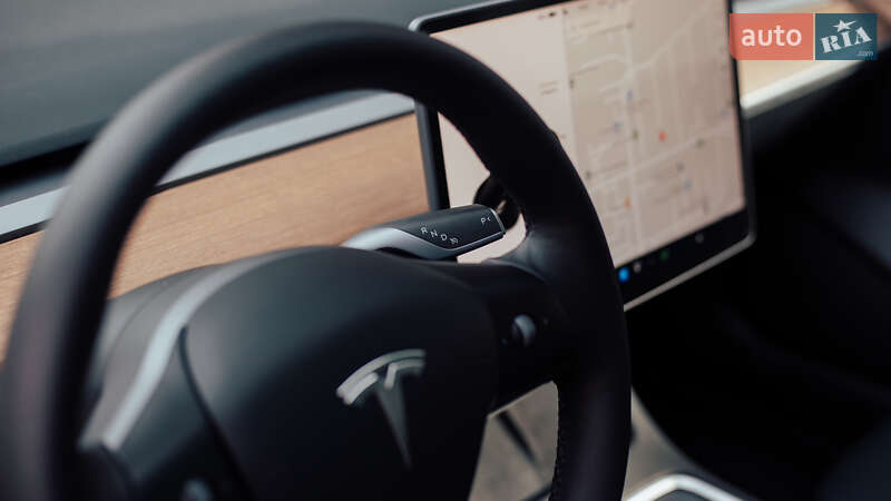 Седан Tesla Model 3 2022 в Чернівцях