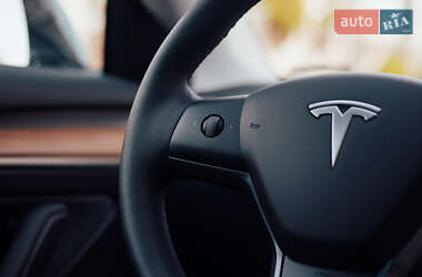Седан Tesla Model 3 2022 в Чернівцях
