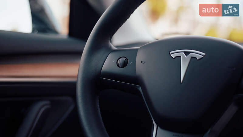 Седан Tesla Model 3 2022 в Чернівцях