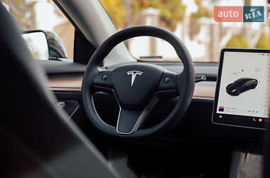 Седан Tesla Model 3 2022 в Чернівцях