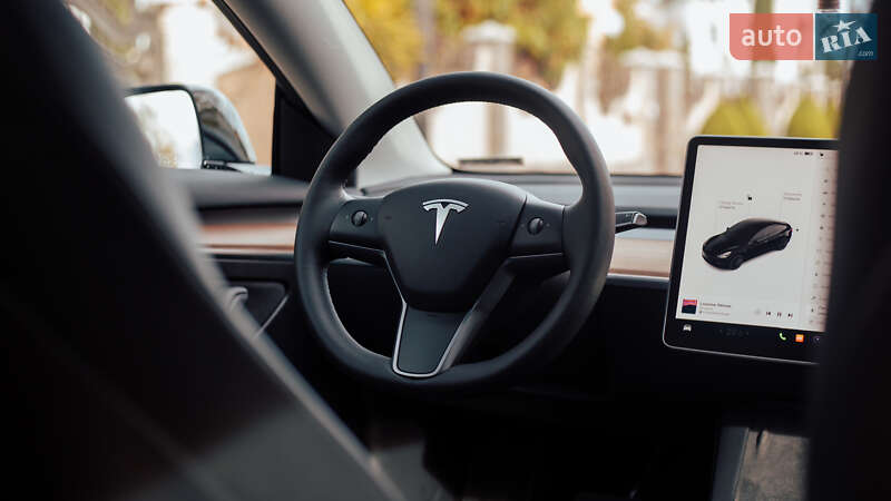 Седан Tesla Model 3 2022 в Чернівцях