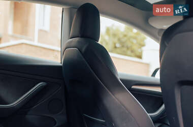 Седан Tesla Model 3 2022 в Чернівцях