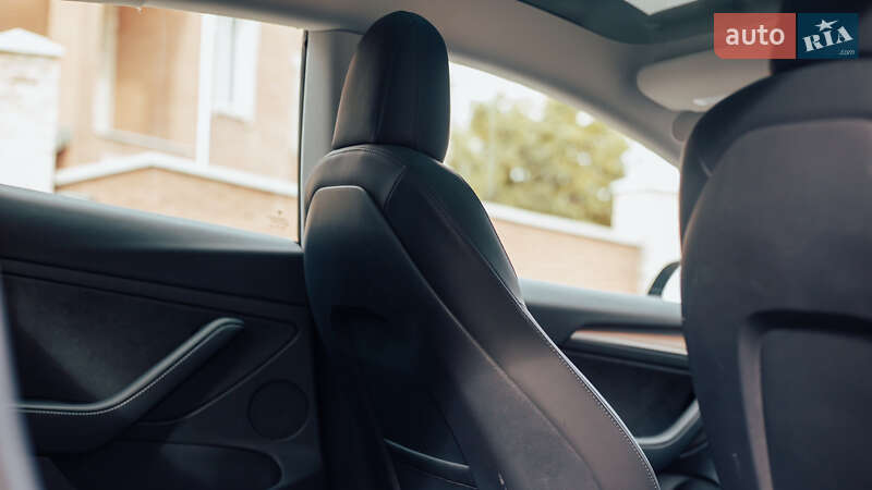 Седан Tesla Model 3 2022 в Чернівцях