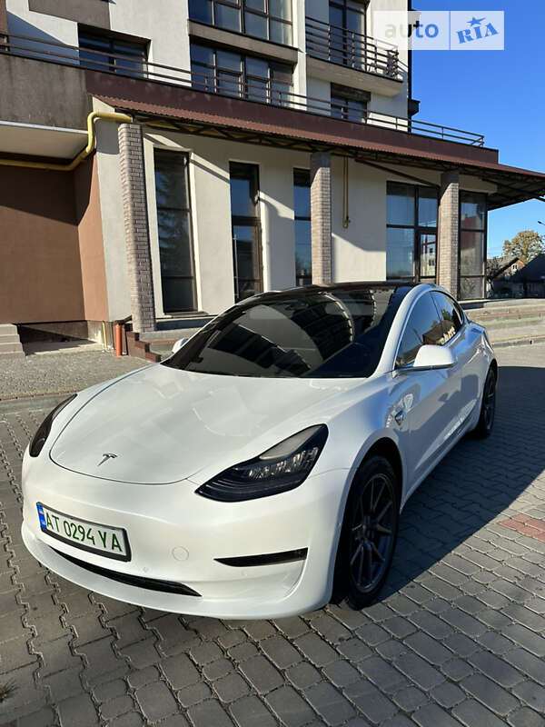 Седан Tesla Model 3 2018 в Надвірній