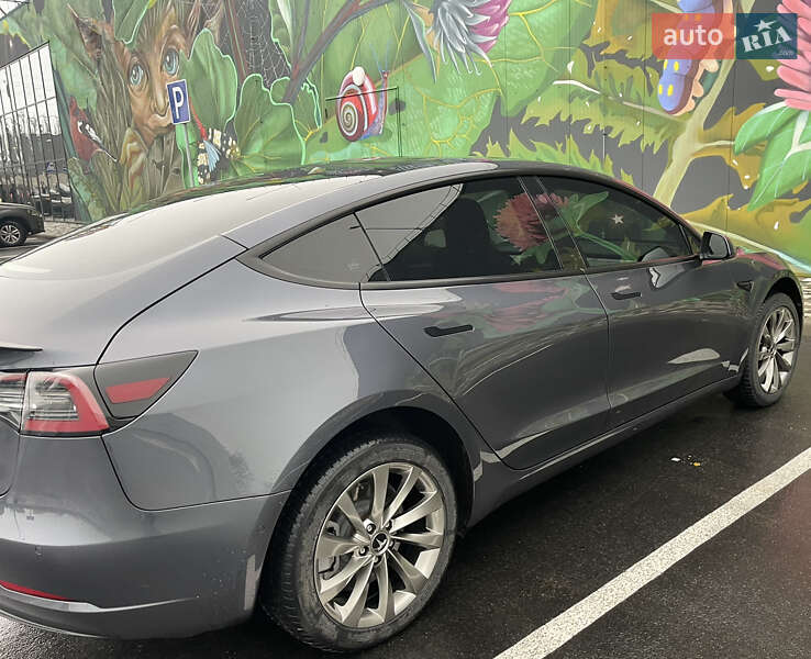 Седан Tesla Model 3 2021 в Киеве