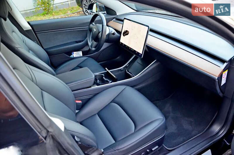 Седан Tesla Model 3 2019 в Киеве