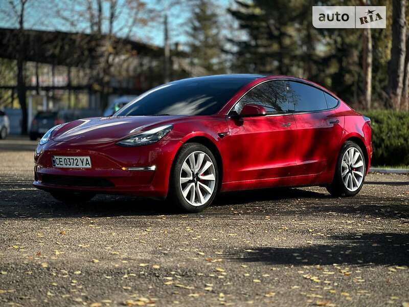 Седан Tesla Model 3 2021 в Чернівцях