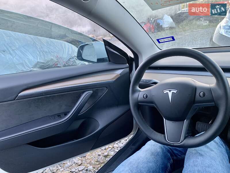 Седан Tesla Model 3 2021 в Львове
