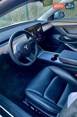 Седан Tesla Model 3 2021 в Львове