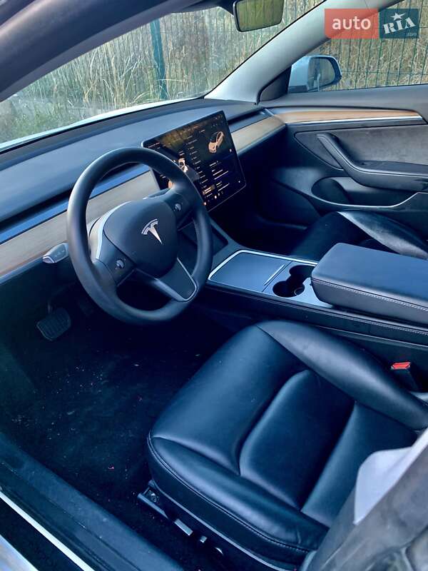 Седан Tesla Model 3 2021 в Львове