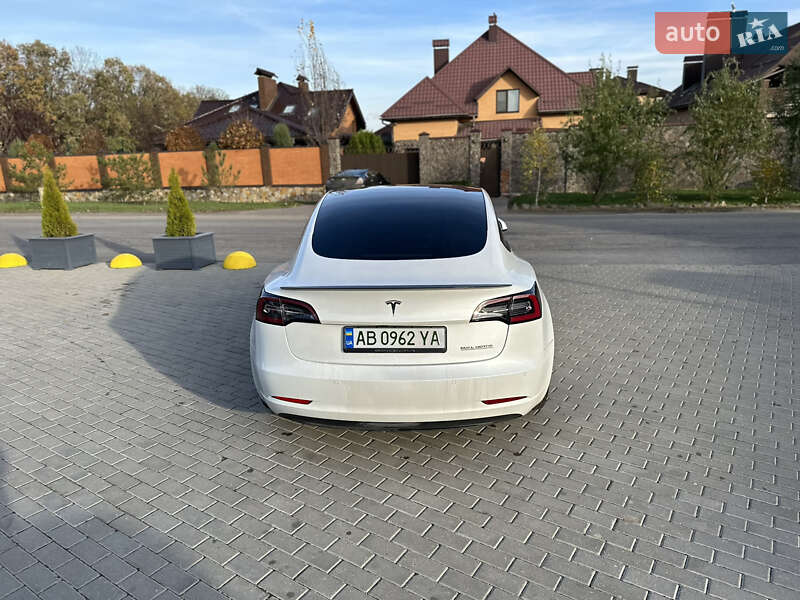 Седан Tesla Model 3 2020 в Виннице