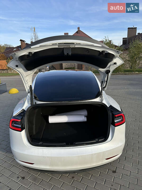 Седан Tesla Model 3 2020 в Виннице