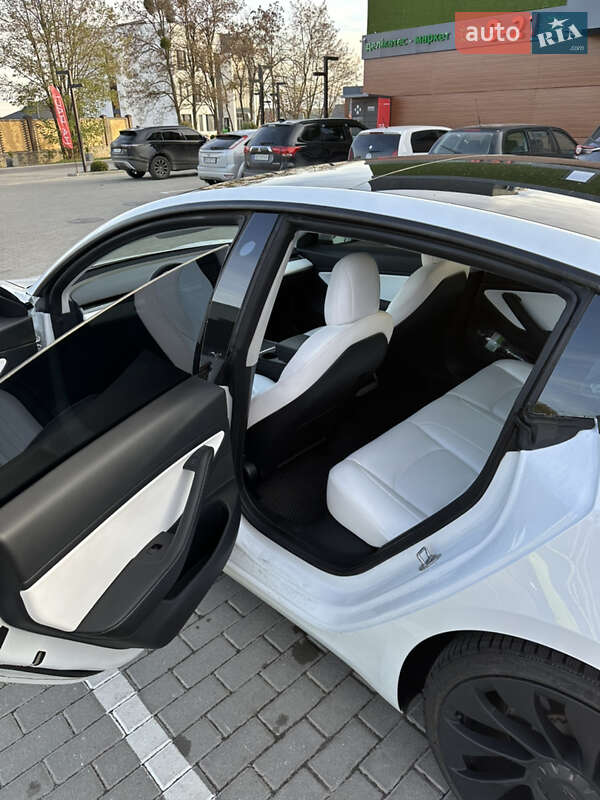 Седан Tesla Model 3 2020 в Виннице