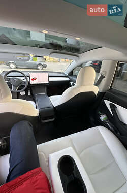 Седан Tesla Model 3 2020 в Виннице