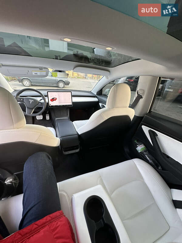 Седан Tesla Model 3 2020 в Виннице