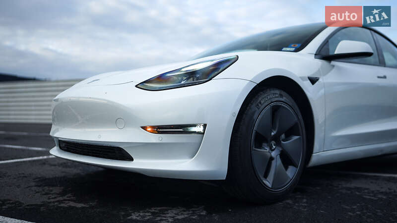 Седан Tesla Model 3 2022 в Львове
