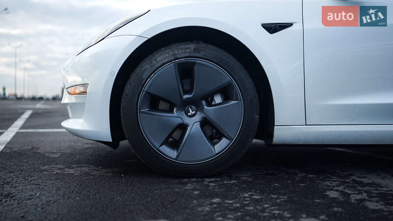 Седан Tesla Model 3 2022 в Львове