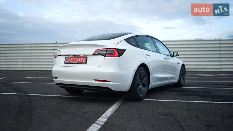 Седан Tesla Model 3 2022 в Львове