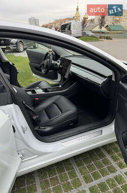 Седан Tesla Model 3 2020 в 
