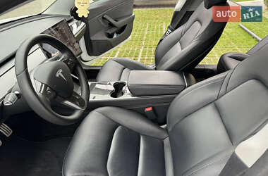 Седан Tesla Model 3 2020 в 