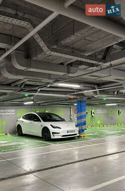 Седан Tesla Model 3 2020 в 