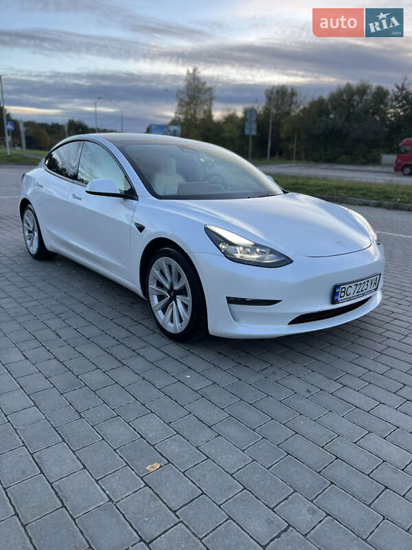Седан Tesla Model 3 2022 в Львове