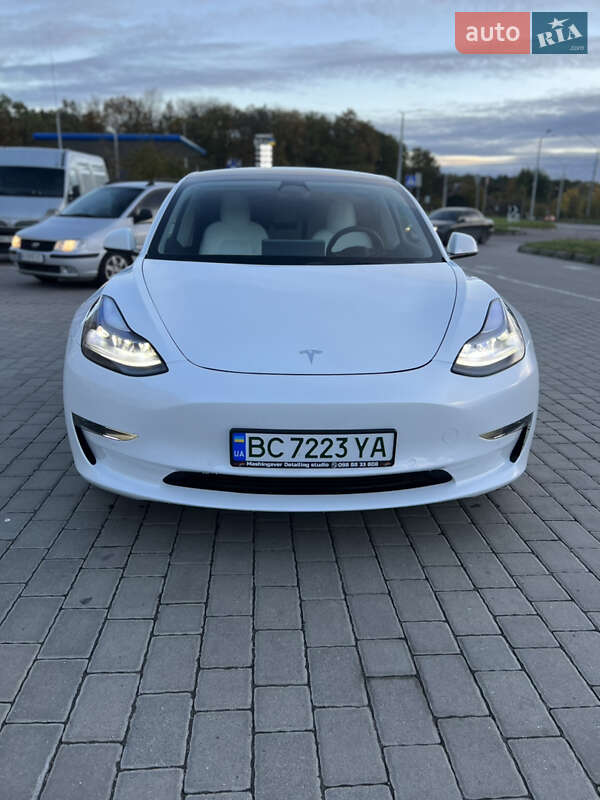 Седан Tesla Model 3 2022 в Львове