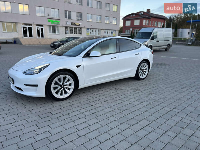 Седан Tesla Model 3 2022 в Львове