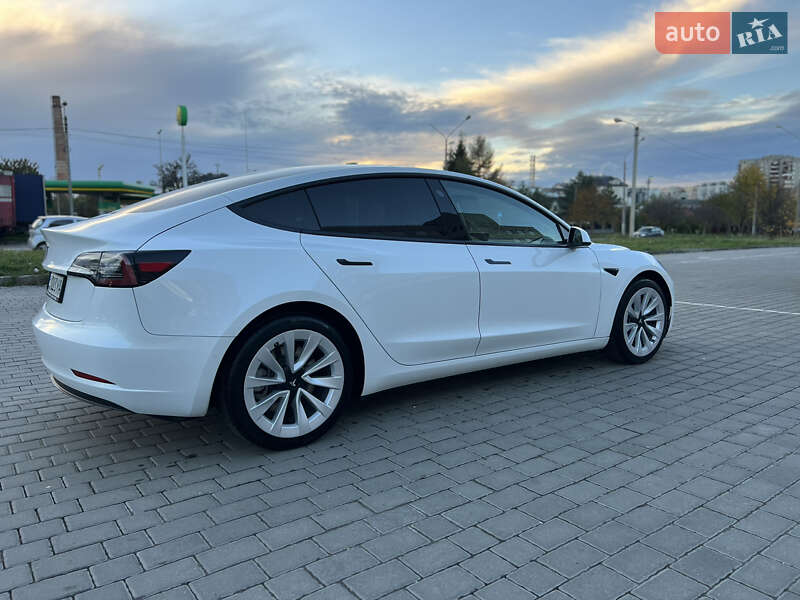Седан Tesla Model 3 2022 в Львове