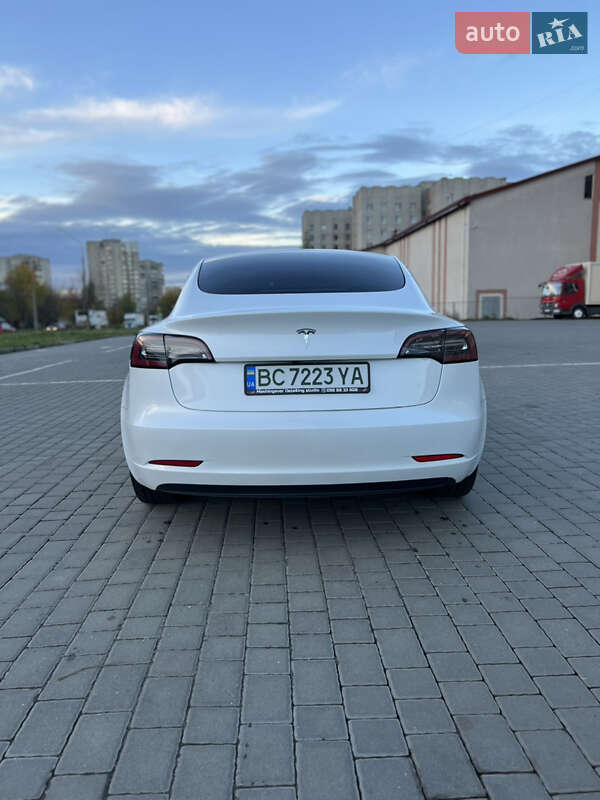 Седан Tesla Model 3 2022 в Львове
