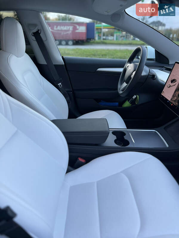 Седан Tesla Model 3 2022 в Львове
