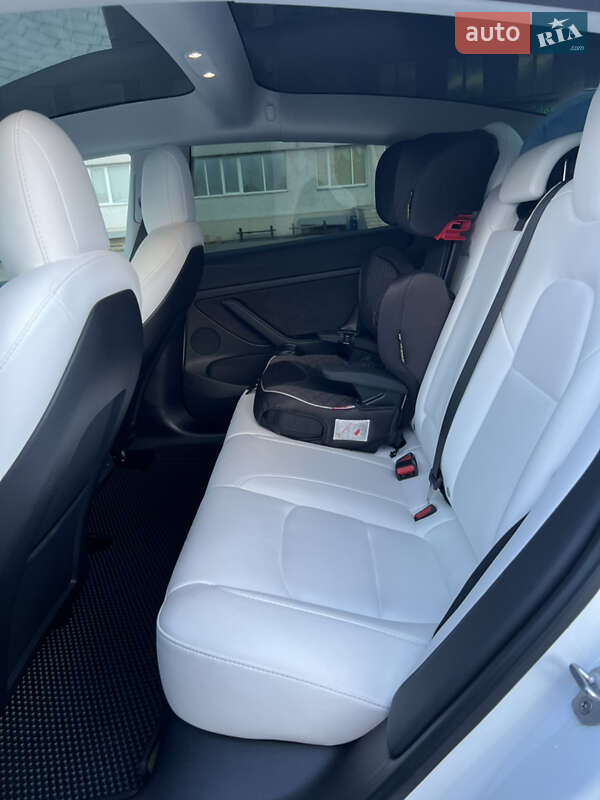 Седан Tesla Model 3 2022 в Львове