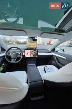 Седан Tesla Model 3 2022 в Львове