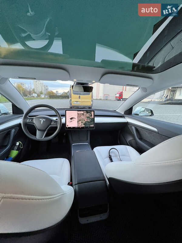 Седан Tesla Model 3 2022 в Львове