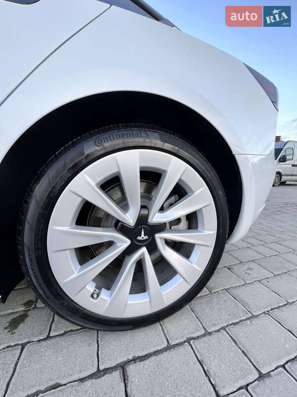 Седан Tesla Model 3 2022 в Львове