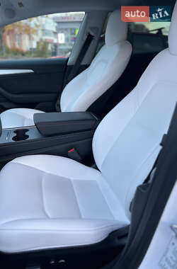 Седан Tesla Model 3 2022 в Львове