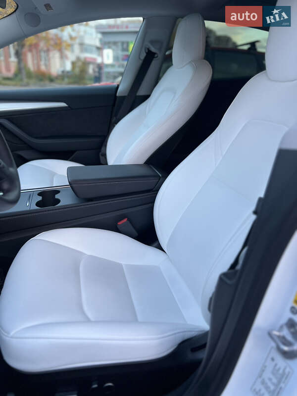 Седан Tesla Model 3 2022 в Львове