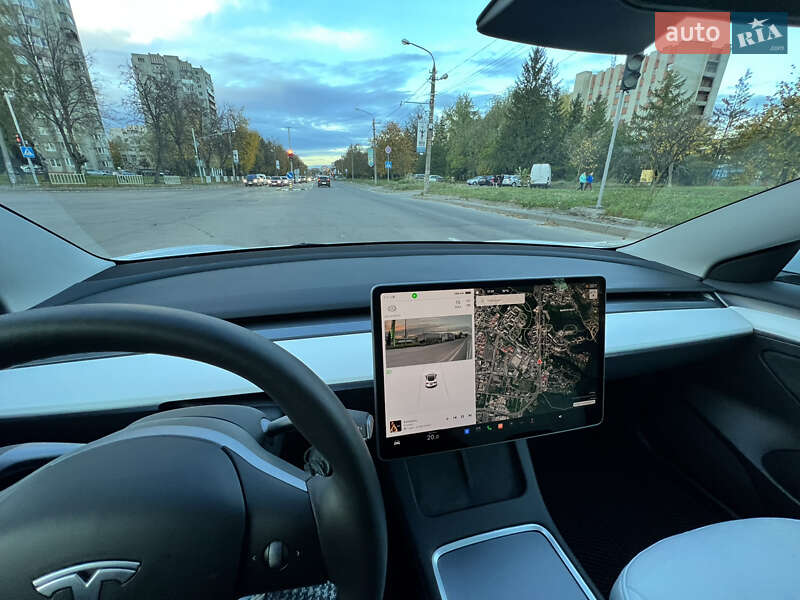 Седан Tesla Model 3 2022 в Львове