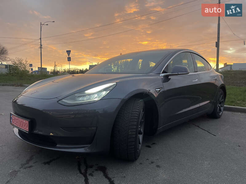 Седан Tesla Model 3 2019 в 