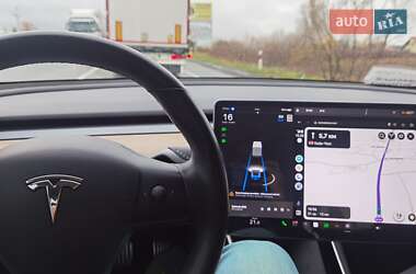 Седан Tesla Model 3 2018 в Львове