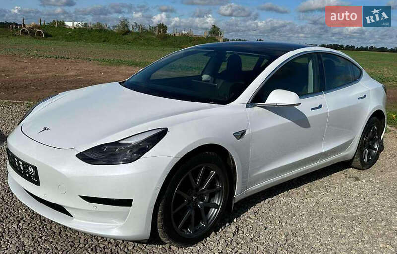 Седан Tesla Model 3 2020 в 
