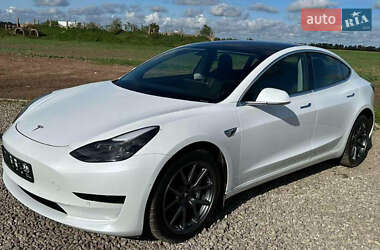 Седан Tesla Model 3 2020 в 