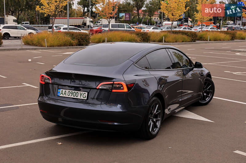 Седан Tesla Model 3 2022 в Киеве