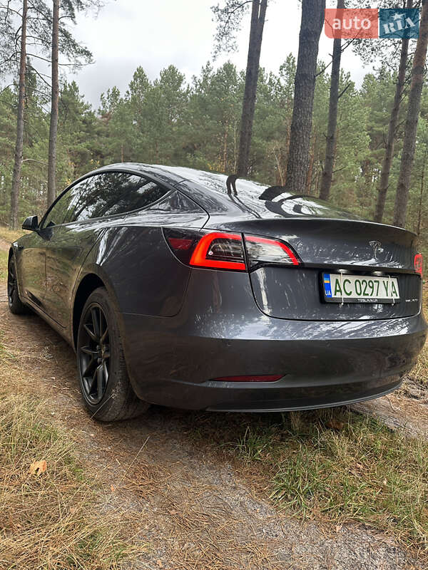 Седан Tesla Model 3 2022 в Любомлі