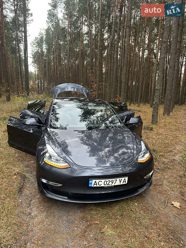 Седан Tesla Model 3 2022 в Любомлі