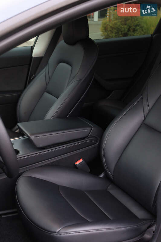Седан Tesla Model 3 2022 в Киеве