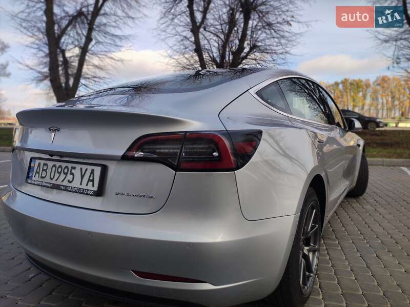 Седан Tesla Model 3 2018 в Виннице
