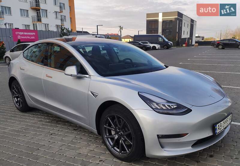 Седан Tesla Model 3 2018 в Виннице
