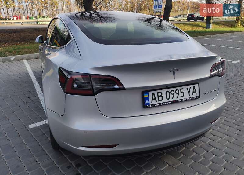 Седан Tesla Model 3 2018 в Виннице